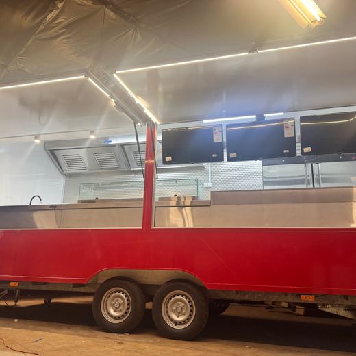 Burger und Fritten Streetfood Trailer Thumbnail 3