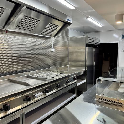 Burger und Fritten Streetfood Trailer Thumbnail 4