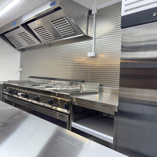 Burger und Fritten Streetfood Trailer Thumbnail 7